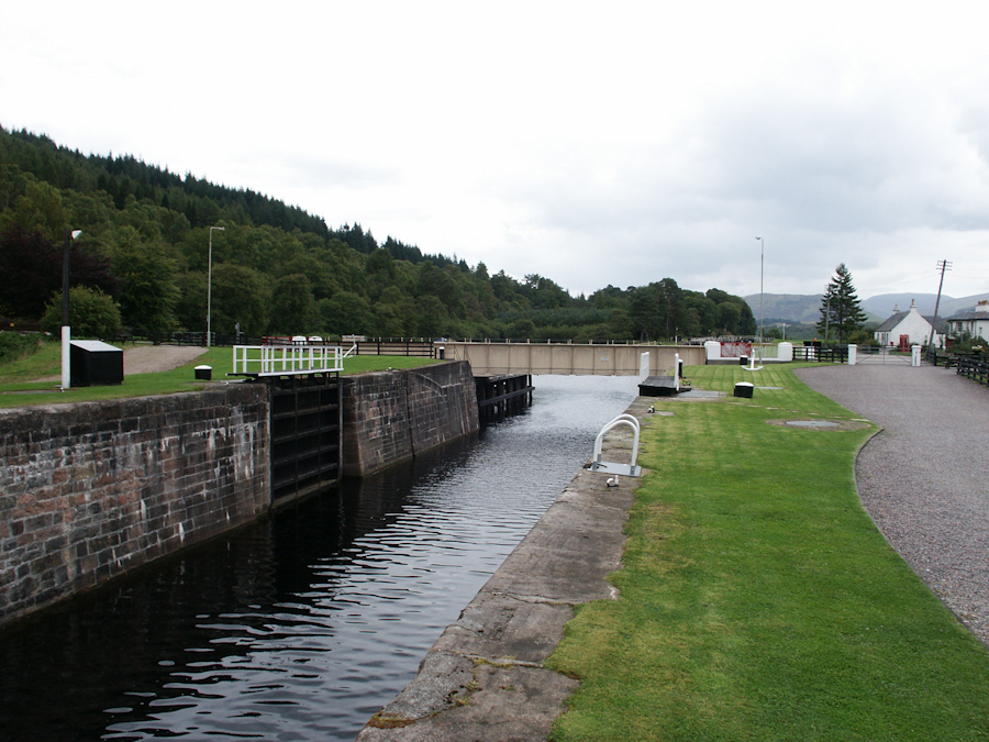 Caledonian Canal, Gairlochy Swing Bridge